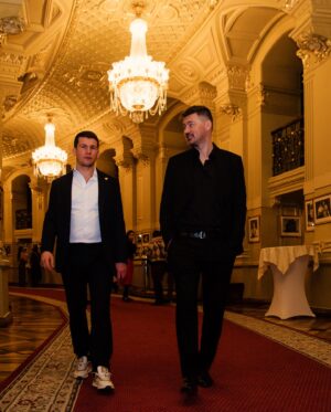 Artem Milevskyi Instagram - Smena kartinki⚫️⚪️➿