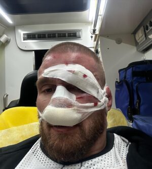 Artem Reznikov Instagram - Всем спасибо кто за меня болел. Эдик был сильнее, поздравляю его с этой победой! Простите меня что не смог оправдать ваших надежд 🇰🇿🙏🏻