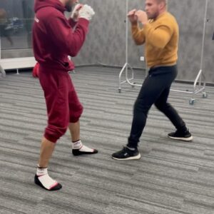 Artem Reznikov Instagram - Это был крутой вечер💪🏻. Слава Богу все закончилось в нашу пользу. Хочу поздравить своего друга Саню @tigersarnavskiy с победой и так же пожелать @muhammad_sulumov здоровья и скорейшего возвращения в клетку! Это был очень крутой бой на встречных курсах. Так же сказать спасибо @kamilgadzhiev за то что принял этот спор и тем самым думаю привлекли внимание публики и дали этому бою немного дополнительного хайпа!