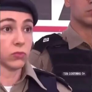 Arthur Morisson Instagram - Nossa, @cesartralli , que emocionante esse relato! 

Só faltou a musiquinha triste do Chaves para eu me debulhar em lágrimas!

Quem diria que as saidinhas são apenas para que criminosos visitem suas mamães, né?

Que bom que nosso presidente se preocupa “com a família” dos presos.

Agora, quem se preocupa com as famílias de pessoas honestas, vítimas dos criminosos que são liberados nas ruas?

Quem se preocupa com a mãe daquele policial que levou uma bala na cabeça de um detento beneficiado?

Como fica o psicológico dessa menina menor ao ser violentada por um animal que deveria estar preso cumprindo pena?

Qual a mãe que vai receber visita de natal do filho morto por um vagabundo solto pela justiça?

Desde quando presídio virou colônia de férias?

Isso já deixou de ser jornalismo há muito tempo. Vocês são uma vergonha para quem trabalha honestamente neste país.

Se alguém ainda tem dúvidas de como é imprescindível acabarmos com as saidinhas temporárias, algo que só existe nessa pocilga chamada Brasil, assistam ao podcast Conversa Paralela que gravei com o secretário de segurança pública de SP e relator do projeto, @guilhermederrite , para que não restem mais dúvidas do que está em jogo.

Quanto mais pessoas se indignarem contra esse absurdo, mais barulho faremos. Compartilhe!