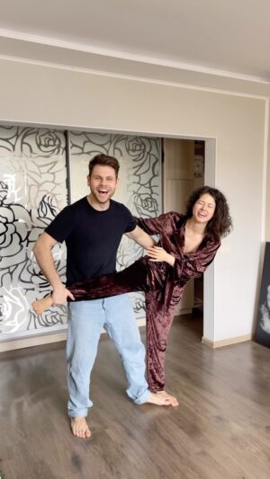 Artur Lohai Instagram - Ми це зробили😂🔥
Начебто😅

#challenge #love #couple