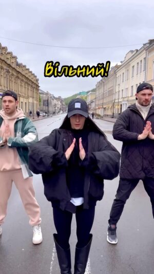 Artur Lohai Instagram - Шо по танцям, шановні?! 🔥

Осьо, зустрів @karelina.ann__  та @sasha_prohor , щоб станцювати те, що майстер @konstantinfreedom прописав ❤️‍🔥🔥

@danceofpower_
