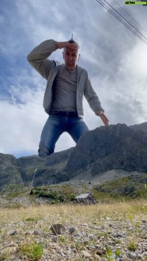 Arturo Brachetti Instagram - A Oz (provincia di Grenoble) il mago c’è!  È @lucabono_official che mi ha fatto questo video!👏🏻👏🏻👏🏻
#arturobrachetti #quickchangeartist #grenoble #magodioz