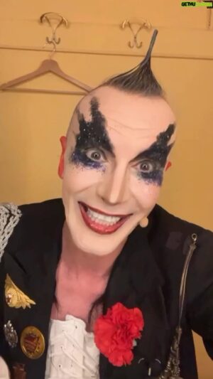 Arturo Brachetti Instagram - Abbiamo acceso la miccia di @cabaret_ilmusical💥🤪 
L’esplosione a ottobre al Teatro Alfieri 🤩🤩

#arturobrachetti #cabaret #cabaretmusical