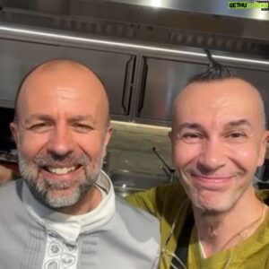 Arturo Brachetti Instagram - Ho ritrovato l’amico pasticcere maestro alchimista del gusto @luca_montersino ! Che tentazioni!!!!🤪🤪🤪
#arturobrachetti #lucamontersino #dolcitentazioni