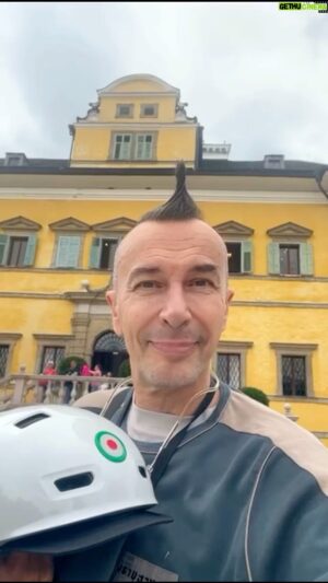 Arturo Brachetti Instagram - Ecco cosa si nasconde a pochi chilometri dal centro di Salisburgo 🤩🤩
#arturobrachetti #brachetti #castellodihellbrunn #salisburgo