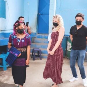 Arturo Castro Instagram - We’ve opened another computer lab for a school in San Antonio Palopo, Atitlan, and these amazing kids stole my heart! 
This lake is sacred to me, and getting to know these future leaders that live on its shores made my heart incredibly full.

I believe that all one needs to achieve a dream, is a little support, hard work and the tools to visualize it. 
I hope that bringing internet to these wonderful kids will open up a world of possibilities for them. 

Thank you to @fun_sepa for making it happen, to the community, and to the amazing @lolohoovs for your support. ❤️

If you’d like to get involved pls visit @fun_sepa and check out the amazing work they do!