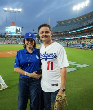 Arturo Castro Instagram - Throwing the first pitch at Dodger stadium on Guatemalan heritage day, was truly a dream come true. 

My mom, nephew and brother in law flew in for it, and hearing @gaby_moreno sing the Guatemalan anthem, next to my family, my gf, and my friends is something I’ll never forget.

Thank you to the @dodgers, Cierra, Dahlia and y’all’s entire team for being so kind to us.

And to everyone that helped play catch w me so I wouldn’t 50 cent that throw, Hugo, Juan, my nephew Juan Pedro, and Mike Delgado,  y’all made it so I didn’t screw up even tho my soul left my body when they called me to the pitch haha. 

See ya next time y que viva Guate! :)

Amazing 📷 # @g.n.z.0
