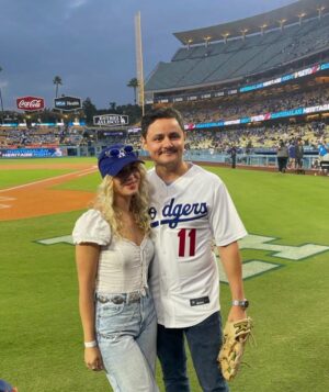Arturo Castro Instagram - Throwing the first pitch at Dodger stadium on Guatemalan heritage day, was truly a dream come true. 

My mom, nephew and brother in law flew in for it, and hearing @gaby_moreno sing the Guatemalan anthem, next to my family, my gf, and my friends is something I’ll never forget.

Thank you to the @dodgers, Cierra, Dahlia and y’all’s entire team for being so kind to us.

And to everyone that helped play catch w me so I wouldn’t 50 cent that throw, Hugo, Juan, my nephew Juan Pedro, and Mike Delgado,  y’all made it so I didn’t screw up even tho my soul left my body when they called me to the pitch haha. 

See ya next time y que viva Guate! :)

Amazing 📷 # @g.n.z.0