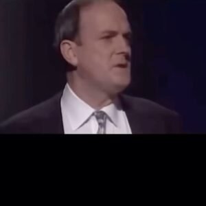 Arturo González-Campos Instagram - Considero buenas noches.