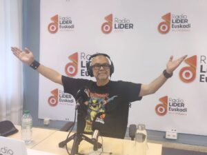 Arturo González-Campos Instagram - 👉🏻 Hoy, en "Las Mañanas Líder" de Radio Líder Euskadi (94.3 FM) hemos escuchado a Arturo González-Campos @arturogcampos 

🎙️Es cómico, monologuista, escritor y locutor. El rey del pódcast: @todopoderosos @aqui_hay_dragones_ @mianofavorito

📖 Estrena libro: "Cine con cosas". Nuestra compañera Marlene González @marlene_gleztv ha hablado con él sobre listas de películas, recuerdos y costumbres alrededor del cine y de recomendaciones (no, no son las típicas 😉).

🎧 ¡Escucha aquí la entrevista!
👇🏻👇🏻👇🏻👇🏻👇🏻👇🏻👇🏻👇🏻👇🏻👇🏻👇🏻👇🏻 https://www.ivoox.com/mananas-lider-entrevista-a-arturo-gonzalez-campos-audios-mp3_rf_131482075_1.html

👍🏻¡Dale al me gusta y comparte para llegar a más personas!

👉🏻 Síguenos en:

📻 El 94.3 de la FM 

🌐 www.radiolider.com (opción País Vasco)

📲 Nuestra app Radio Lider (opción País Vasco) que puedes descargarte en el PlayStore de tu teléfono.