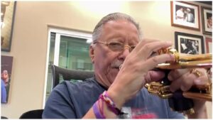 Arturo Sandoval Instagram - Practicing Clarke's exercise with two extra different articulations.