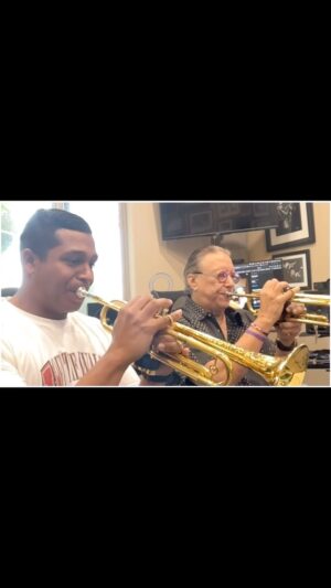 Arturo Sandoval Instagram - Dueto ARBANS: \ march / con mi maestro @arturo_sandoval_arocha 🎺🎺
.
.
#arturosandoval #arbans #march #marcha #dia #estudio #trompeta #trompetas #trompetistas #trumpet #trumpetplayer #trumpeter #jueves #octubre2023 #losangeles #california #eeuu🇺🇸 #reels #reelsinstagram #musicos #musica