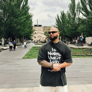 Artyom Kacharyan Instagram - ❤️💙🧡