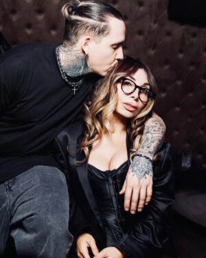 Artyom Pindyura Instagram - неделю назад мы плотненько так погуляли на мои 34!
пришло много красивых людей) спасибо, друзья, люблю вас!
отдельное спасибо @first_club.moscow за то, что так душевно и вкусно нас встретили)