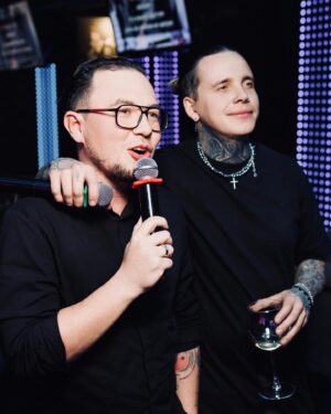 Artyom Pindyura Instagram - неделю назад мы плотненько так погуляли на мои 34!
пришло много красивых людей) спасибо, друзья, люблю вас!
отдельное спасибо @first_club.moscow за то, что так душевно и вкусно нас встретили)