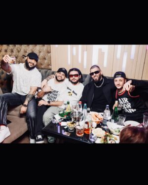Artyom Pindyura Instagram - неделю назад мы плотненько так погуляли на мои 34!
пришло много красивых людей) спасибо, друзья, люблю вас!
отдельное спасибо @first_club.moscow за то, что так душевно и вкусно нас встретили)