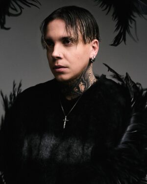 Artyom Pindyura Instagram - как вам «Холод» ?
трек в сети🕸️