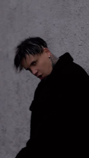 Artyom Pindyura Instagram - «Тлеет» осень на твоих губах