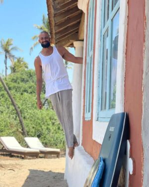 Arunoday Singh Instagram - •
I'll write when I do.
I'll sketch when I do.
I'll work only, when
I get my due.

Until then, I'll do
As other trees do.
I'll lean to the Sun.
Dance to the Moon.

I shall seek that part 
Of me, that is still
Hallowed ground.
The part of me that's you.

Until then, I'll just
Keep holding on.
My grip is iron,
My heart is true.
•
•
📸 @a_kritter
#sufiSoulPoetry #NaturalHabitat #LookMommyMankey