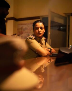 Arya Salim Instagram - Late night shoots
Waiting for my turn ☺️

"Apna time aayega!!"☺️

SENSATIONAL HIT 💥

Entering 4th week All over GCC 😊

#BlockbusterOzler

@mammootty @actorjayaram_official @midhun_manuel_thomas @abrahamozler @arjun_ashokan @anaswara.rajan @senthil_krishna_rajamani @aryasalimofficial @nidhin_aryan_chitty @nerambokku @irshadmhassan_ @avenirtek @thenieswarcinematographer @midhunmuku @shameer__muhammed @johnmanthrickal @sunil.singh1981 @iamprincejoy @rajeesh_velayudhan @ronexxavier4103 @yellow_tooths @sapthaarecordsindia @4seasonscreationsas @biju_thayilchira
@usaindianmovies @malayalam_movies_in_canada @masmelbourne @vaisakh_c_ @richard_antony_
@adam.sabiq_ @shajeer_p_basheer @shiva_hariharan91 @actorsivaraaj @sbk_shuhaib
@anees_as_k@sunny_jr_
@kk.ameen_ @_thrilokadhipathi_ 

#AbrahamOzlerMovie #Mammootty #Jayaram #MidhunManuelThomas #ArjunAshokan #AnaswaraRajan #SenthilKrishna #AryaSalim #Jagadish #Saikumar #DrRandheerKrishnan #Nerambokku #Avenirtek #IrshadMHassan #TheniEswar #shameermuhammed #JohnManthrickal #RonexXavier #MidhunMukundan #AanMegaMedia #TruthGlobalFilms #SamadTruth
