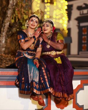 Arya Salim Instagram - ☺️Enna !?
🤭Inga va sollre!!
☺️Hhhh...!!?

Pc : @kashmeeraweddingcompany

#portrait #beauty 
#india #landscape #cute #likeforfollow 
#fotografia #sunset #likeforlike #tamil  #followers #summer #photographylovers #portraitphotography #lifestyle #makeup #followforfollow #explore #streetphotography #aaryasalim
#dance  #abhrahamozler