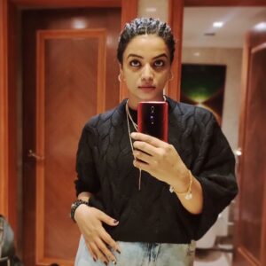 Arya Salim Instagram - Be a first-rate version of yourself, not a second-rate version of someone else.
Above all, be the heroine of your life, not the victim

#aaryasalim #photooftheday #fitness #trending #instagood #reels #hairstylist #gym #cute #beautiful #explorepage #actor #outfitoftheday #followers #likeforlikes ##rdx #india #kerala #mallu