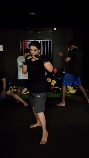Arya Salim Instagram - Move with trend, did you like it ? #trending #dance #fightnight #fight