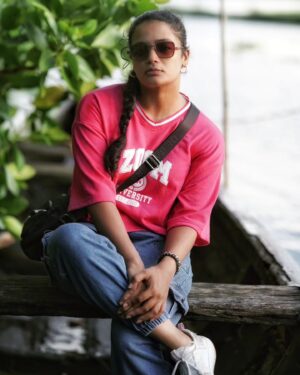 Arya Salim Instagram - move on with a smile 🤍

No matter whether the smile is real or fake Cause no one really Cares

#style #happy #photo #life #nature #insta #cute #viral #likesforlike #model #music #travel #memes #eemayaumovie #liker #girl #explore #selfie #india #beauty #aaryasalim #minnalmurali #trending #likeback #following #loveyourself #lifestyle #photooftheday #photoshoot #photographer