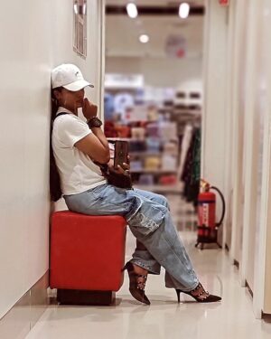 Arya Salim Instagram - Life is short, and it is up to you to make it sweet😊 
Courage doesn't always roar. 
Sometimes courage is the little voice at the end of the day that says I'll try again tomorrow

#likes #like #follow #likeforlikes #love #instagood #instagram #followforfollowback #followme #photooftheday #photography #korea #instalike #minnalmurali #instadaily #likeforfollow #picoftheday #fashion #beautiful #me #followers #smile #likeforlike #myself #followback #aaryasalim #comment #followforfollow #likesforlikes #art
