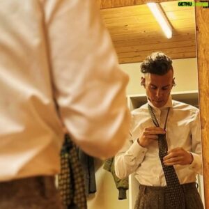 Asaf Avidan Instagram - The ICHNOLOGY Tour style code: Vintage 1940s suits, vegan leather shoes and accessories. 
Jewelry by @bevano_jewelry