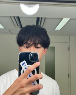 Asahi Itou Instagram - 😒🙂😶