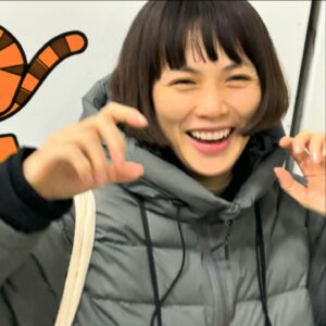 Asami Usuda Instagram - 大爆笑しすぎて、腰がピキッとプチぎっくり腰になったんですけど😂❤️‍🩹
