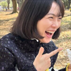 Asami Usuda Instagram - 大爆笑しすぎて、腰がピキッとプチぎっくり腰になったんですけど😂❤️‍🩹