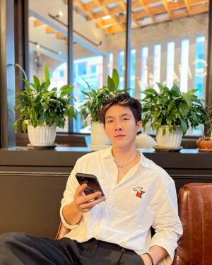 Asavapatr Ponpiboon Instagram - เจอได้ตามวัดครับ เพราะขอพรนานมาก 🥹
