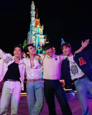 Asavapatr Ponpiboon Instagram - 🧡
#HKDisneyland  @hkdisneyland #Momentous  #LoveTheMemory #CastleOfMagicalDreams  #LetItGo  #WorldOfFrozen