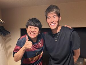 Asei Miki Instagram - えぐい！サッカー日本代表でアーセナルに所属しているトミーこと冨安選手とお食事！！！！えぐい！！！
トットの桑原さんとヘンダーソンの子安さんとアイロンへッドの辻井さんとスカチャンのヤジマリーさんとしゅんしゅんクリニックPさんとコットンのきょんとアーセナルの冨安さん！！
アーセナルの冨安さん？！？！

#トットの桑原さん
#ヘンダーソンの子安さん
#アイロンへッドの辻井さん
#スカチャンのヤジマリーさん
#しゅんしゅんクリニックPさん
#コットンのきょん
#アーセナルの冨安さん
#アーセナルの冨安さん！？！？
#冨安選手！
#また今年もご飯食べれた！
#律儀な方や！
#冨安選手に僕の大好きな人たちも紹介できた！
#最高！
#トミー！
#夢のような時間をありがとう！！
#来シーズンも引き続き爆裂に応援！
#アーセナル
#arsenal