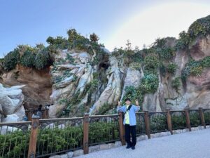 Asei Miki Instagram - ディズニーシーの新エリア「ファンタジースプリングス」に招待していただきました。
ずっと拍手してた。エリアもアトラクションも全部凄すぎる。涙でます。全部に手振ってた。ほんまに全部に手振ってた。
#ディズニーシー 
#disnysea 
#ファンタジースプリングス
#fantasysprings 
#ランタンフェスティバル
#フローズンジャーニー
#6月6日グランドオープン
#ティモン
