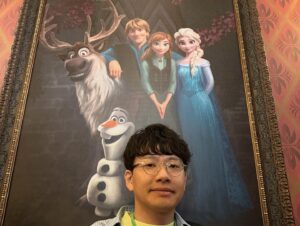 Asei Miki Instagram - ディズニーシーの新エリア「ファンタジースプリングス」に招待していただきました。
ずっと拍手してた。エリアもアトラクションも全部凄すぎる。涙でます。全部に手振ってた。ほんまに全部に手振ってた。
#ディズニーシー 
#disnysea 
#ファンタジースプリングス
#fantasysprings 
#ランタンフェスティバル
#フローズンジャーニー
#6月6日グランドオープン
#ティモン