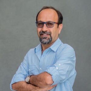 Asghar Farhadi Instagram - .
با اعلام نامزدهای دریافت جایزه از سوی انجمن منتقدان و نویسندگان فیلم اسپانیا؛
«همه می‌دانند» در شش رشته نامزد دریافت جایزه «فروز»(Feroz) شد.

به گزارش خبرآنلاین، فیلم سینمایی «همه می‌دانند» به کارگردانی اصغر فرهادی در شش رشته از سوی انجمن منتقدان و نویسندگان فیلم اسپانیا، نامزد دریافت جایزه «فروز» (Feroz) شد. 
این فیلم در رشته‌های بهترین فیلم ، بهترین بازیگر نقش اول زن (پنه لوپه کروز)، بهترین بازیگر نقش اول مرد (خاویر باردم)، بهترین بازیگر نقش مکمل زن (باربارا لنی)، بهترین بازیگر نقش مکمل مرد (ادوارد فرناندز) و همچنین بهترین تریلر نامزد دریافت این جایزه شده است. 
جایزه فروزدر سال ۲۰۱۳ توسط انجمن منتقدان و نویسندگان فیلم اسپانیا در منطقه باسک  بنیان گذاشته شده و یکی از مهم‌ترین جوایز سینمایی اسپانیا به شمار می‌رود.پیش از این فیلم همه “می دانند” از سوی آکادمی  سینمای اسپانیا نیز  در هشت رشته کاندیدای جوایز گویا شده بود.