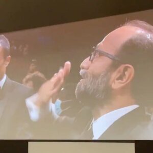 Asghar Farhadi Instagram - .
“Asghar Farhadi” sends kisses to the balcony during six-minute standing ovation for “A Hero”, which will be one the big discoveries out of #Cannes2021”. Ramin Sotoodeh, twitted on his twitter account with the video. | ویدیوی رامین ستوده از تشویق ایستاده‌ی شش دقیقه‌ای مخاطبان اولین اکران «قهرمان» در فستیوال فیلم کن که در توییترش منتشر کرد. 

#AsgharFarhadi