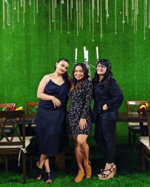 Ashish Shakya Instagram - Taking stock of the year that is fast running out - with the best ❤️

#Christmas #friendsforever #Crew
