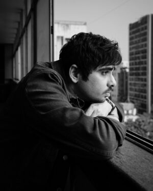 Ashish Verma Instagram - What ya looking at kid ?
📷: @jaiminacharya03 
Hair : @talibshaikh__7666____ 
#stormworkshop #blackandwhite