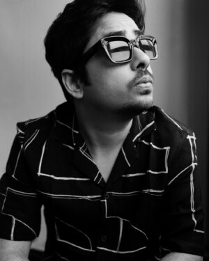 Ashish Verma Instagram - Always remember to look up; there's a universe above waiting to inspire you.. plus it kills the double chin 🤷

📷: @shotbyhirak 
Hair: @talibshaikh__7666____ 

#stormworkshop #blackandwhite