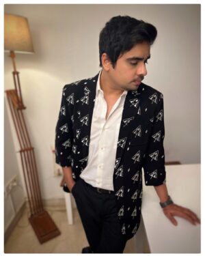 Ashish Verma Instagram - @mumbaifilmfestival opening night! 🖤🤍

Styled by - @anushkamakhija & @mishti_k8 
Outfit - @nm_design_studio 
Hmu - @talibshaikh__7666____ @makeupbymukesh_ 
#mamiopeningnight #aboutlastnight
