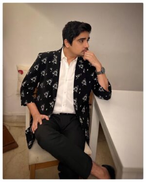 Ashish Verma Instagram - @mumbaifilmfestival opening night! 🖤🤍

Styled by - @anushkamakhija & @mishti_k8 
Outfit - @nm_design_studio 
Hmu - @talibshaikh__7666____ @makeupbymukesh_ 
#mamiopeningnight #aboutlastnight
