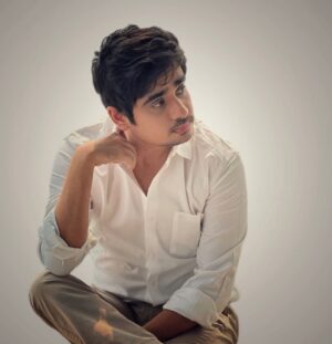 Ashish Verma Instagram - We survived the lunch time spaghetti battlefield 😎💃
 #whiteshirt #doodhsisafedi #spaghetti 
Hair: @talibshaikh__7666____
