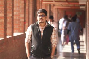 Ashish Verma Instagram - It's not Madhu, it's Dr. Madhusudan!!!
@aanandlrai #HimanshuSharma ❤️ #atrangire 
Streaming on @disneyplushotstar !!!
