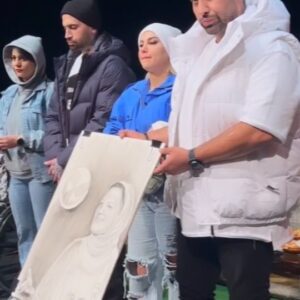 Ashkan Darvishi Instagram - .
اجرای دیشب اسکرین شات تقدیم شد به #ملیکا_محمدی عزیز🖤
دختر فوتبالیستی که در یه تصادف همه آرزوهاش رو با خودش به آسمون ها برد
روحت شاد و یادت گرامی
این تابلو نقاشی اثر هنرمند عزیز : دریا احمدی