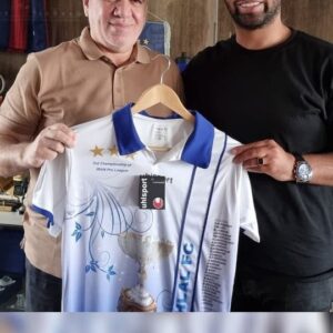 Ashkan Darvishi Instagram - استقلال موند و هوادار بیچاره و بازیکن و کادر فنی با غیرت که بدون پول به عشق هوادار داره واسه لیگی میجنگه که تهش میدونه قهرمان شدنش هم به درد هوادار نمیخوره  و اما استقلال تنها و مظلوم که هیچ حامی نداره...به همین راحتی و بی توجهی به این همه هوادار که زندگیش استقلاله😡👊این ویدیو رو دقیق گوش کنید و قضاوت با خودتون😔👊😡
بازیکن ها دریافتی ندارن و ناراضی هستن ؛ پول قائدی گم شده و همه ناراضی بعد هیچکس پاسخگو نیست ؛ میدونید چرا چون هیئت مدیره طلب های چند سال قبل خودشون رو وصول کردن و الان استعفا میدن
پولاشونو به روز گرفتن و استعفا یعنی همون ما عکسامونو گرفتیم و خداحافظ
استقلال حذف شد چون اراده ای پشت ماندن و بقای استقلال نیست
باز هم درود به شرف یحیی گل محمدی که میگوید از حذف استقلال ناراحت است اما عده ای از هیئت مدیره در این ایام تعطیلات مسافرت رفتند و تنها راه چاره را استعفا میدونستن و ذره ای حتی تلاش نکردن
قهرمانی بدون باخت فصل قبل هم ربطی به آجرلو نداره و فقط درایت فرهاد بود که اجازه دخالت احدی از این آدم های ناکارامد را در امورات  تیم و کادر و بازیکن نمیداد
پرویز مظلومی و بقیه هیئت مدیره امسال چیکار کردن؟!
برای حل مشکل استقلال دولت چیکار کرد؟!!
برای حل مشکل طارمی یادتونه کل هیئت دولت مذاکره میکردن که مشکل حل بشه اما الان تورم و بالارفتن قیمت دلار که دقیقا به دولت ربط داشت هیچ کمکی نکردن😡
استیضاح وزیر ورزش و اخراج همه اعضای هیئت مدیره دردی دوا نمیکنه از هوادار اما باز باعث و بانی بدبختی های بعدیمون رو از مسیر استقلال بزرگ برمیداره
یه فوتبال کثیف پر از باند بازی و مافیا و رابطه ...
بعد میگن در فوتبال ایران مافیا وجود نداره
پرقدرت فیلم ایجنت را میسازم😡👊💪📽🎬
.
.

#استقلال #استقلال_ایران #استقلال_قهرمان #استقلال_تهران #استقلال_حذف_شد #استراماچونی #وزیرورزش #وزیر_ورزش #لیگ_برتر #لیگ_آسیا #استیضاح #استعفا #علی_فتح_الله_زاده #فتح_الله_زاده #فرهاد_مجیدی #آجرلو  #سیزده_بدر #۱۳فروردین
#esteghlal #asiacup #stramaccioni